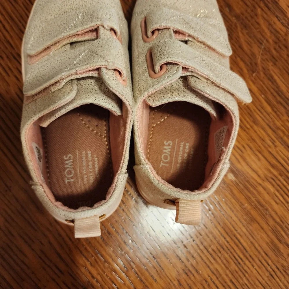 Toms Toddler Rose Metallic Size 10 Cute Sassy Princess‎